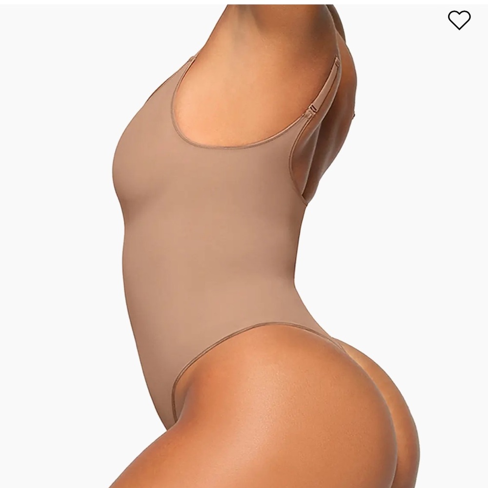 NEW WITH TAGS! 🤍 SKIMS Everyday Sculpt Bodysuit SIENNA - Picture 2 of 5